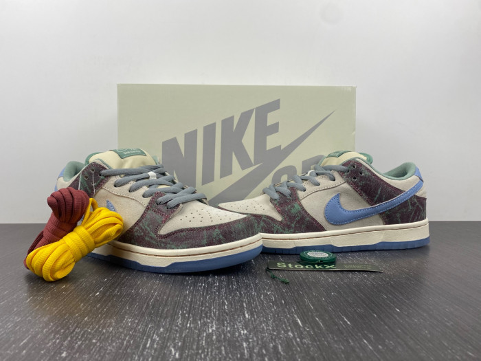 crenshaw skate club x nike sb dunk low fn4193-100