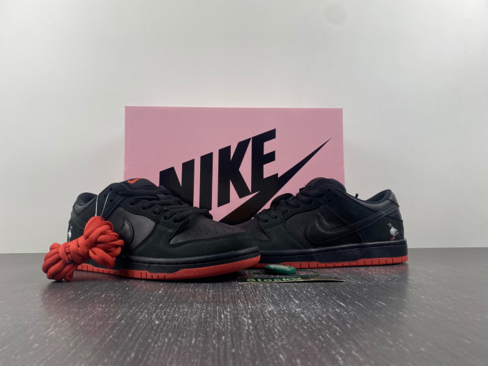 nike sb dunk low black pigeon 883232-008