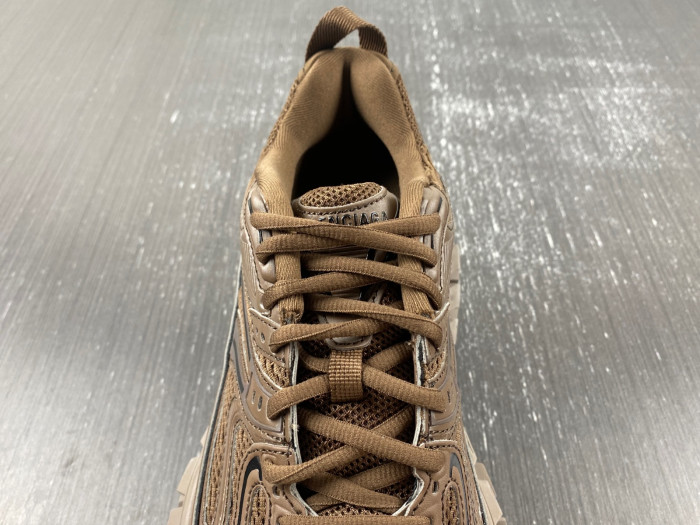 Ba*len*cia*ga defender sneaker