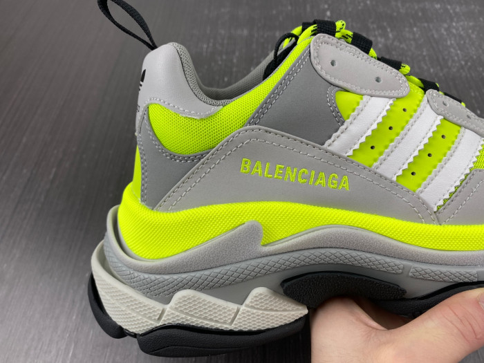 Ba*len*cia*ga triple s sneaker 80000111