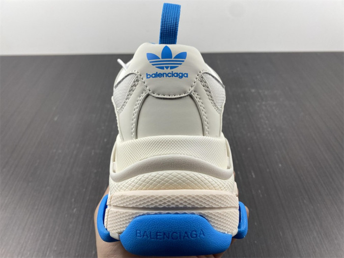 Ba*len*cia*ga triple s sneaker 8000020