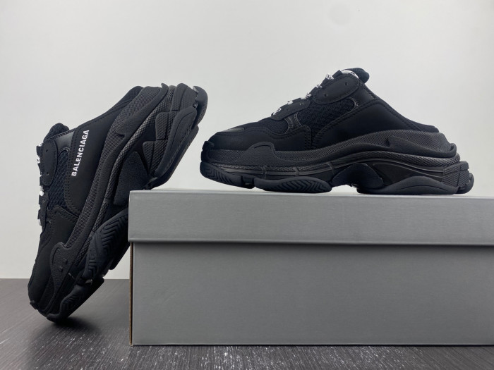 Ba*len*cia*ga triple s sneaker 80000102