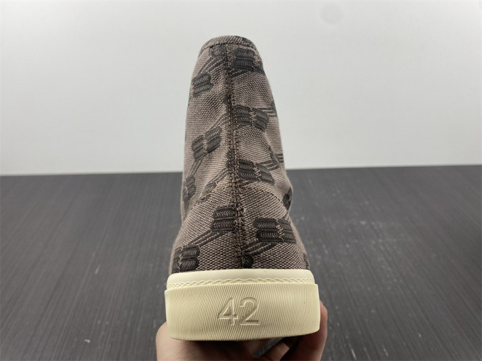 Ba*len*cia*ga sneaker