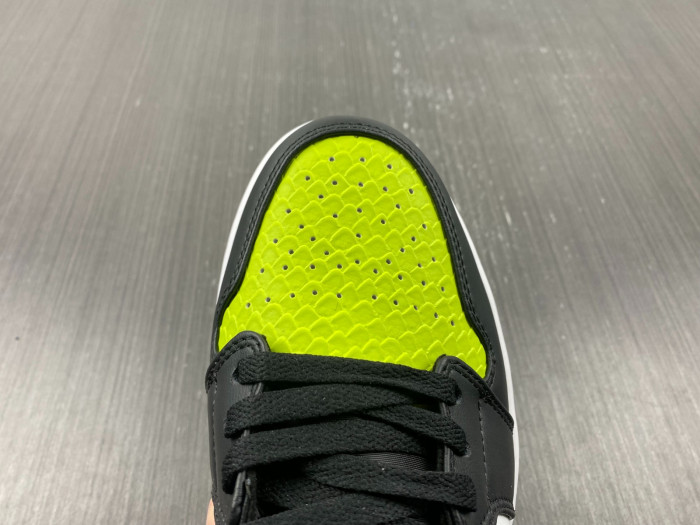 air jordan 1 low "vivid green snakeskin