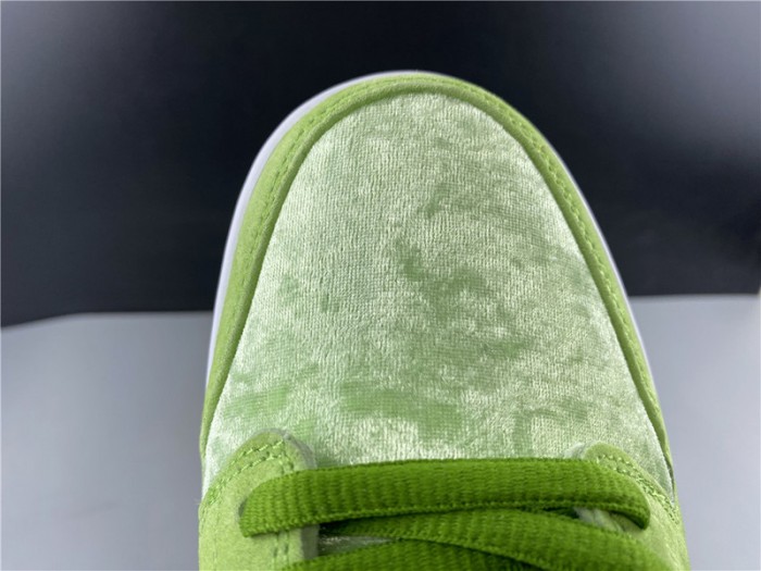 nike dunk sb low strangelove green ct2552-300