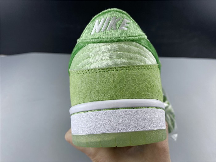 nike dunk sb low strangelove green ct2552-300