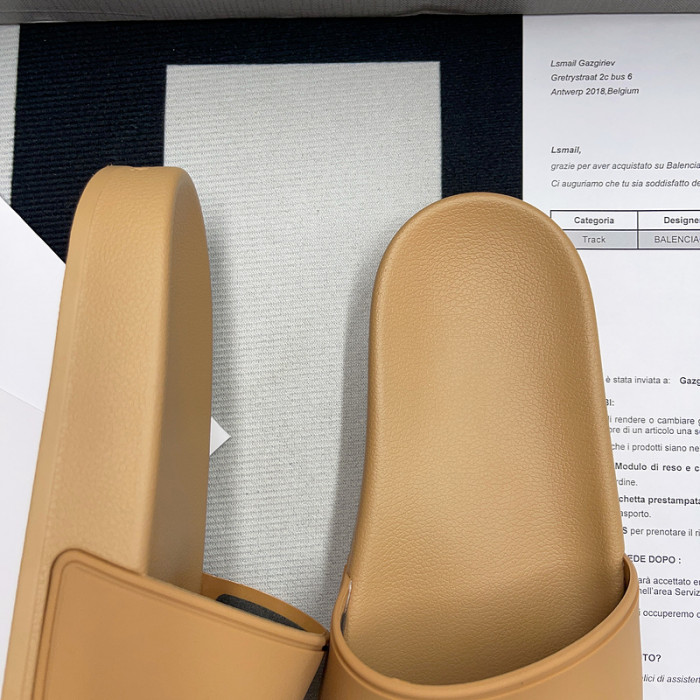 balenciag* sandal bs21