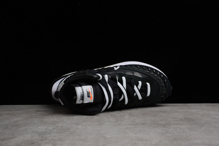 sacai x jean paul gaultier x nk vaporwaffle dh9186-001