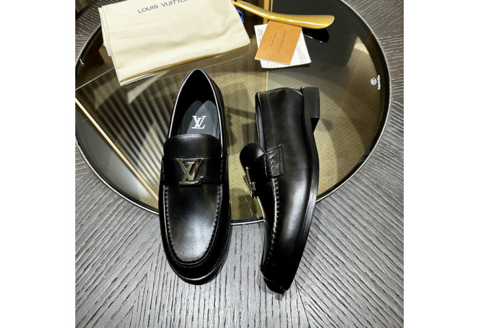 LV LOAFERS L0000610