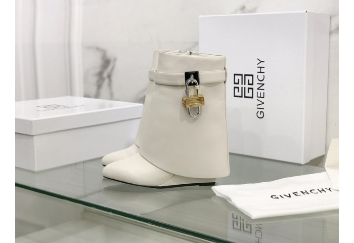 Givenchy Boots 660015