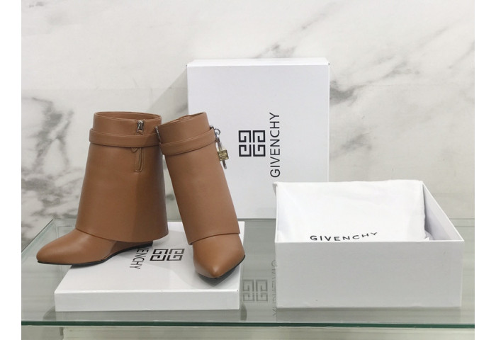 Givenchy Boots 660016
