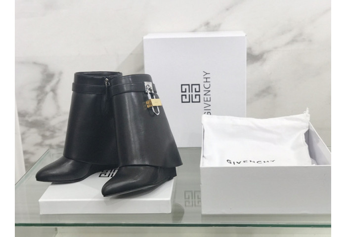 Givenchy Boots 660010