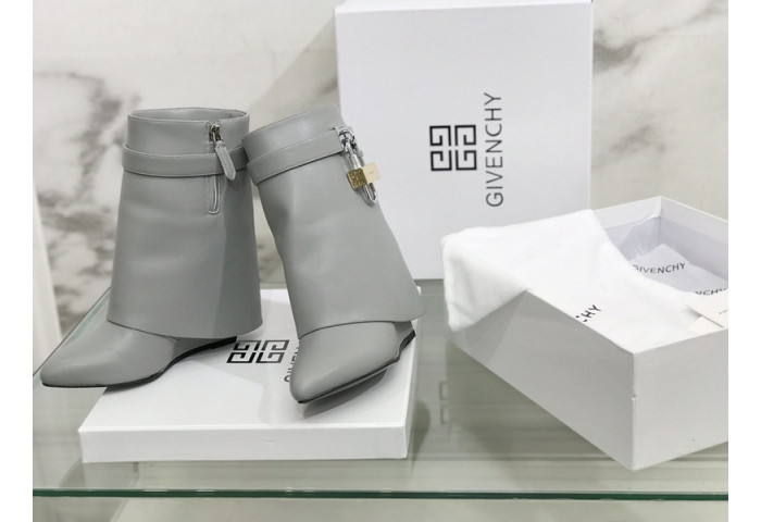 Givenchy Boots 660012