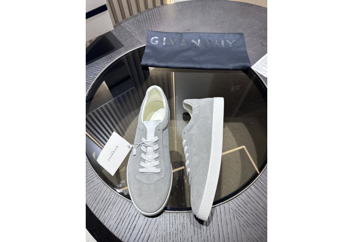 Givenchy Sneakers 660045