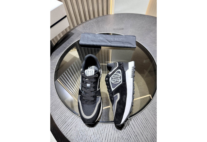 Givenchy Sneakers 660035