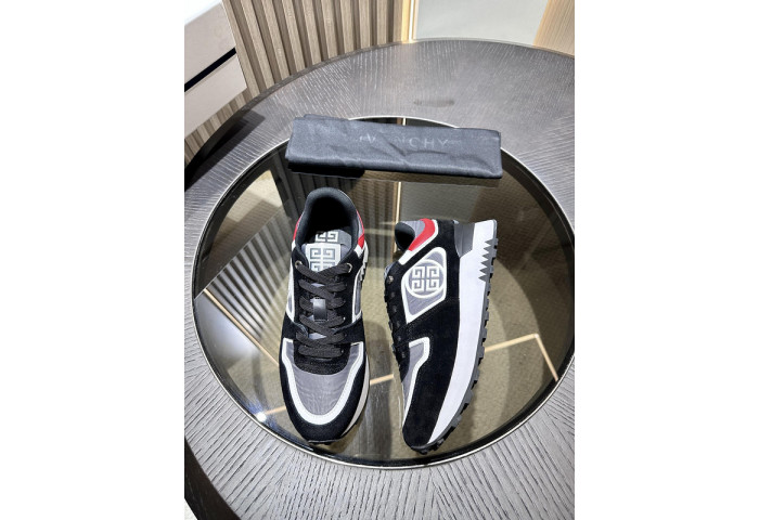 Givenchy Sneakers 660038