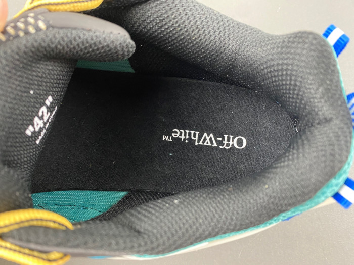 Off-White Be right back OWIA289F26