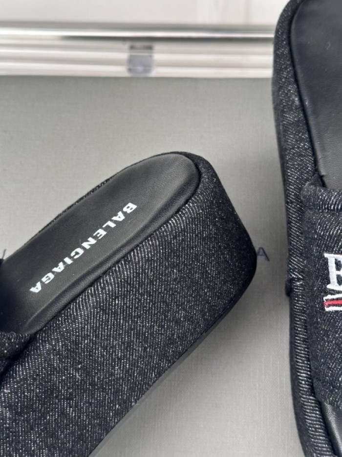 Balenciag* Sandal BS81