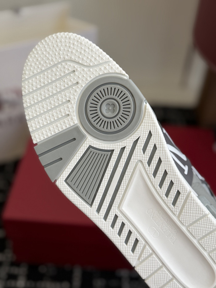 Va1e*ntin0 SNEAKERS VT056