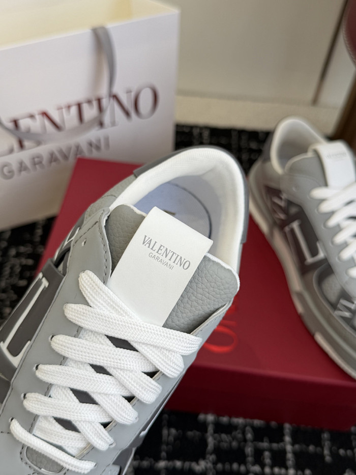 Va1e*ntin0 SNEAKERS VT056