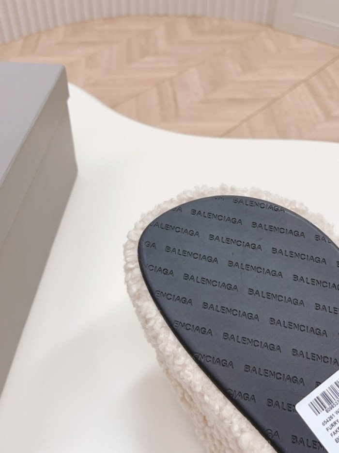 Balenciag* Sandal BS76