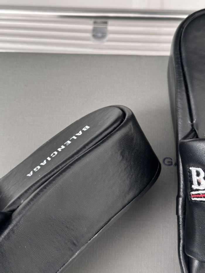 Balenciag* Sandal BS83