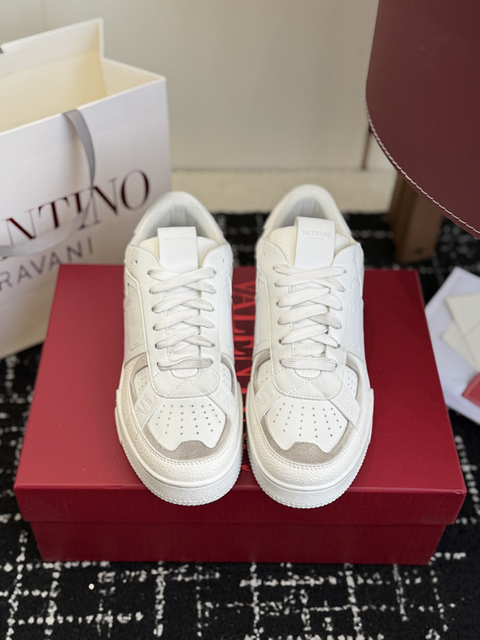 Va1e*ntin0 SNEAKERS VT063