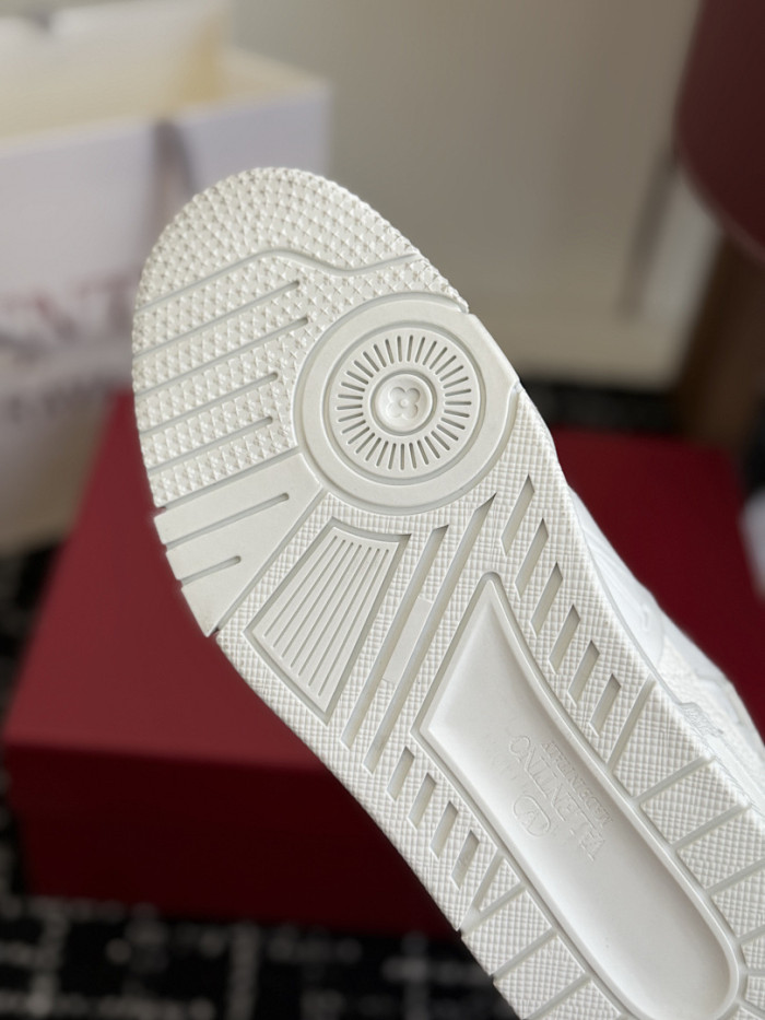 Va1e*ntin0 SNEAKERS VT063