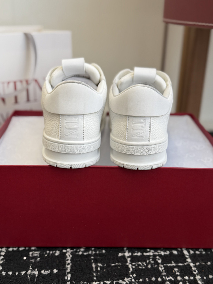 Va1e*ntin0 SNEAKERS VT063