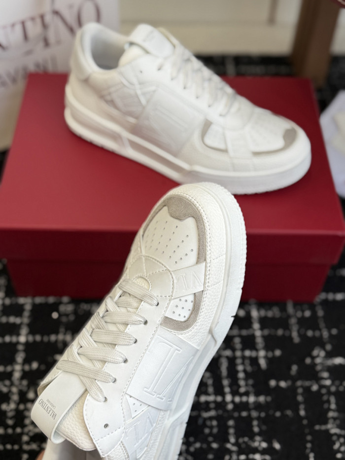 Va1e*ntin0 SNEAKERS VT063