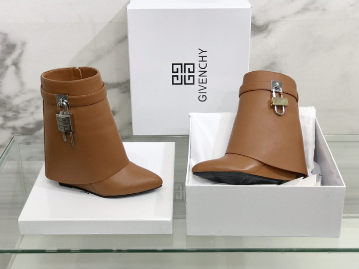 Givenchy Boots 660016