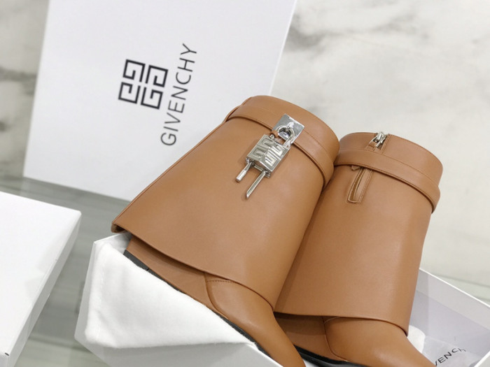 Givenchy Boots 660016