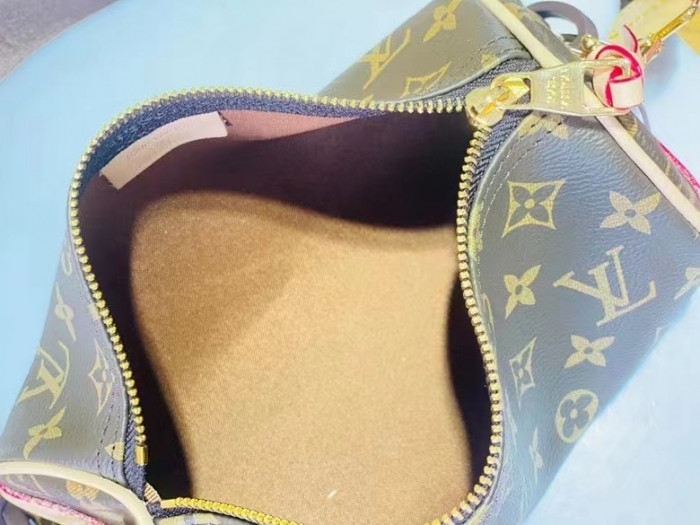 L*V BAG 04