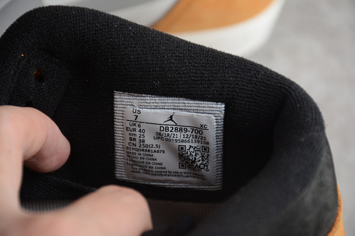 AIR JORDAN 1 ELEMENT GORE-TEX LIGHT CURRY DB2889-700