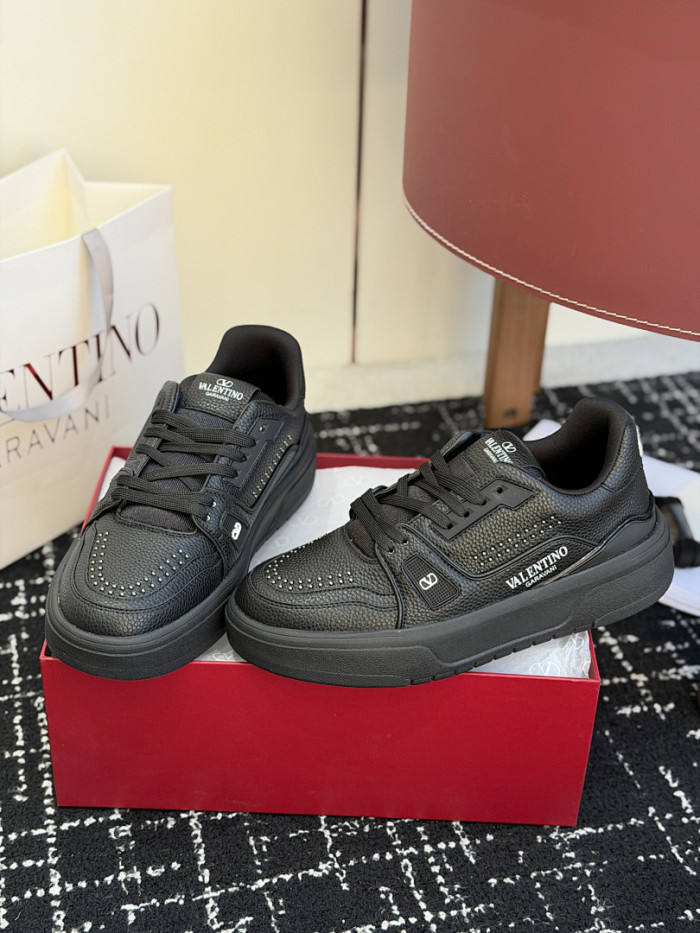 Va1e*ntin0 SNEAKERS VT055