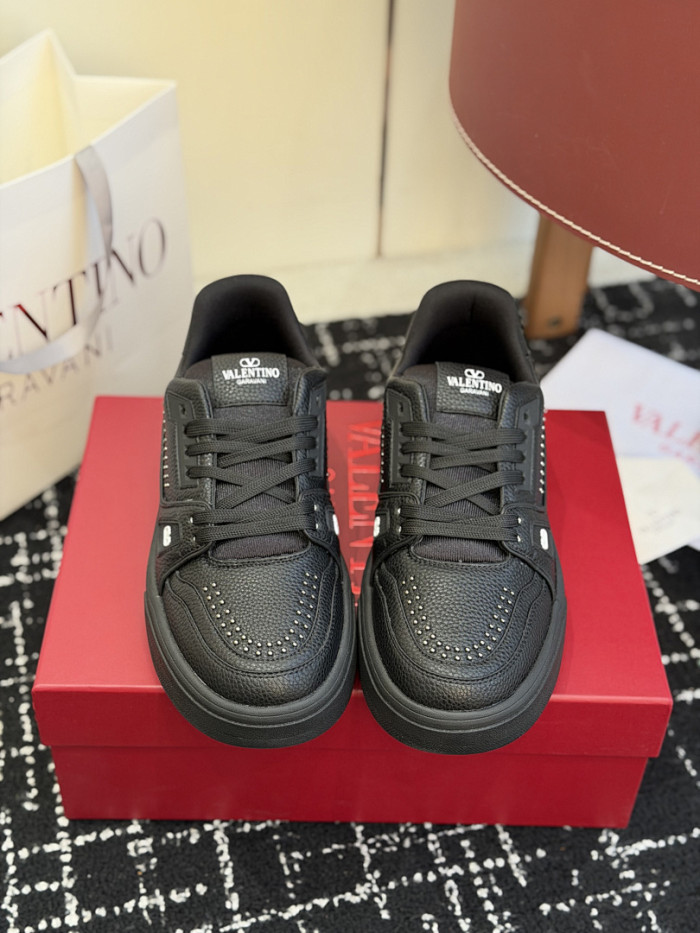 Va1e*ntin0 SNEAKERS VT055