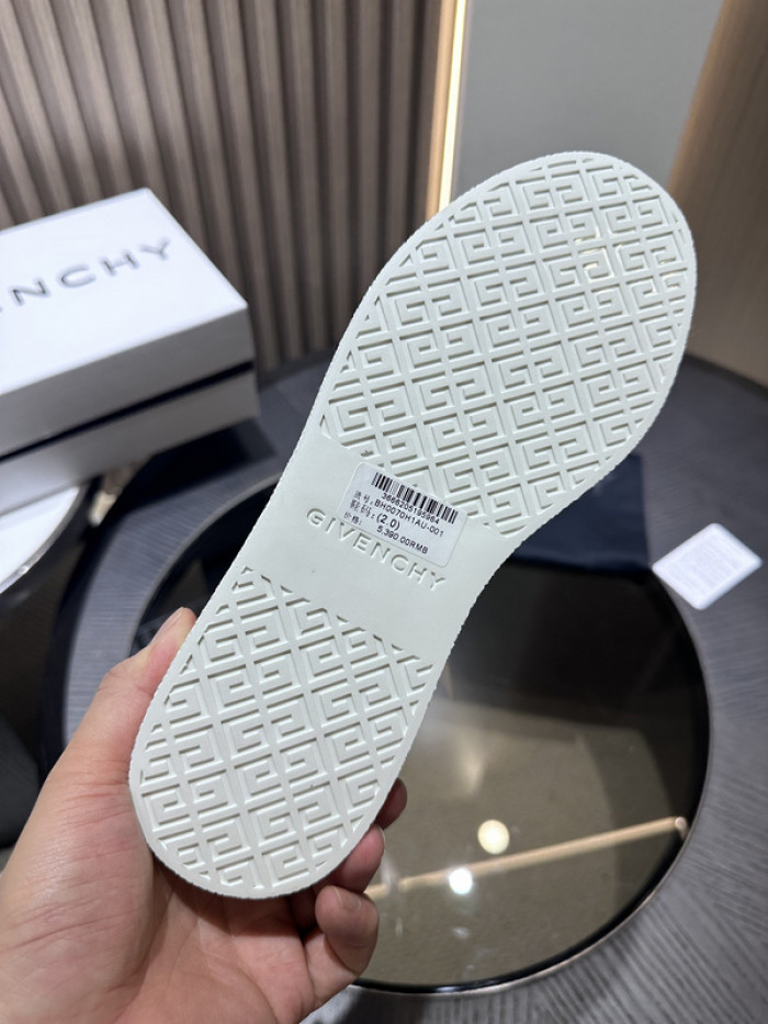 Givenchy Sneakers 660045
