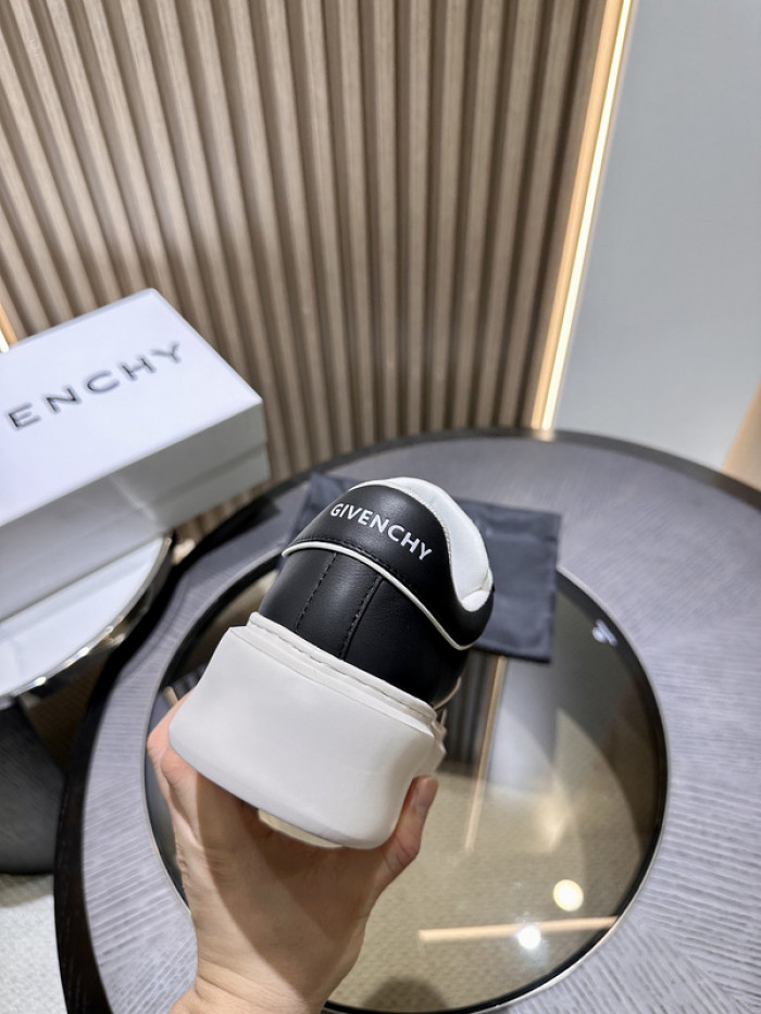 Givenchy Sneakers 660021