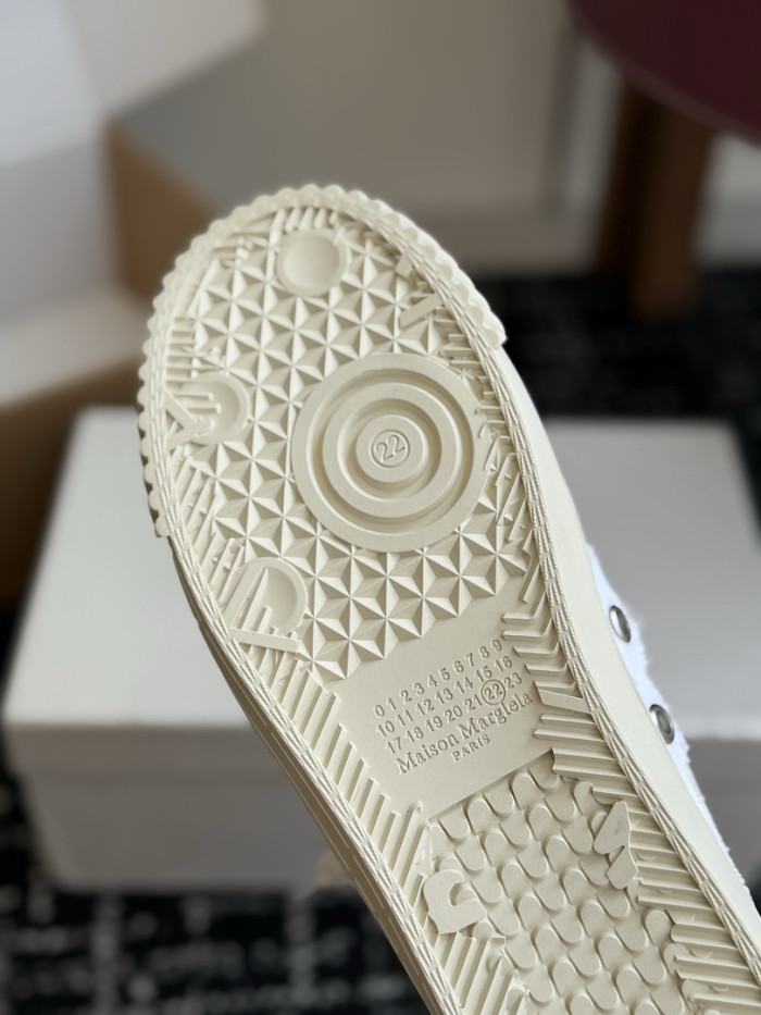 Ma1s0n Marg*e1a CALFSKIN S57WS0417