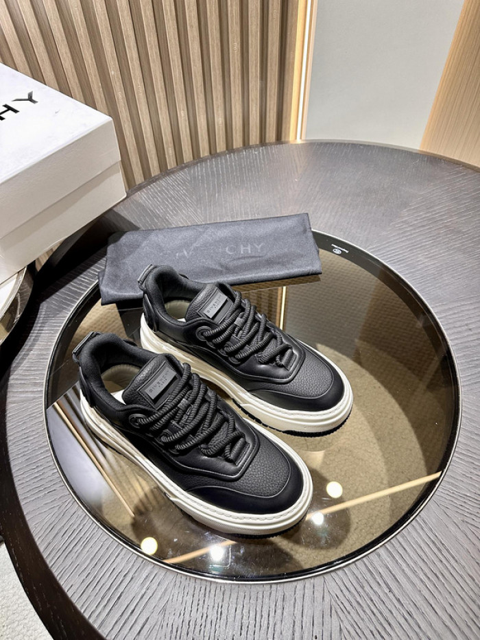 Givenchy Sneakers 660022