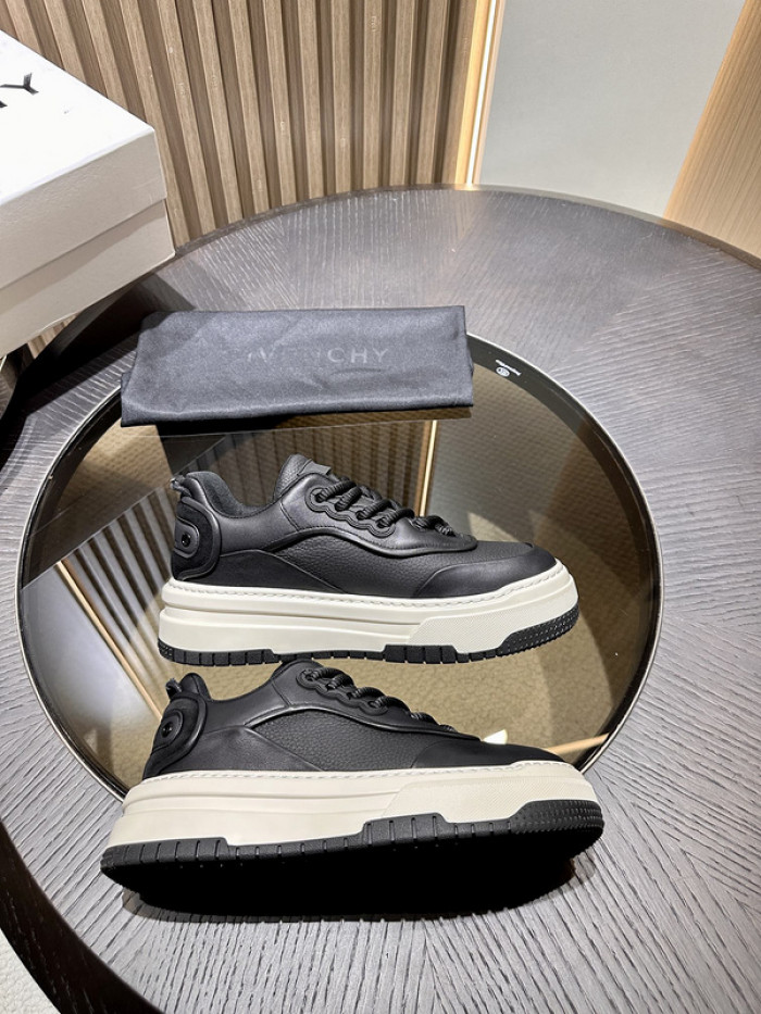 Givenchy Sneakers 660022