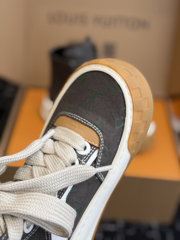 LV sneakers L0000858
