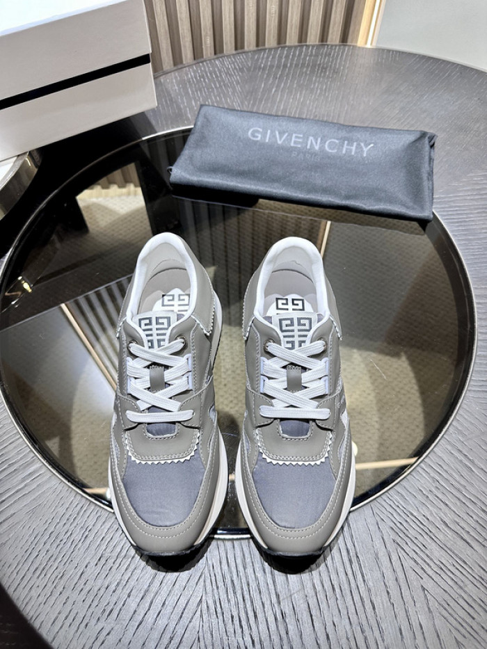 Givenchy Sneakers 660056