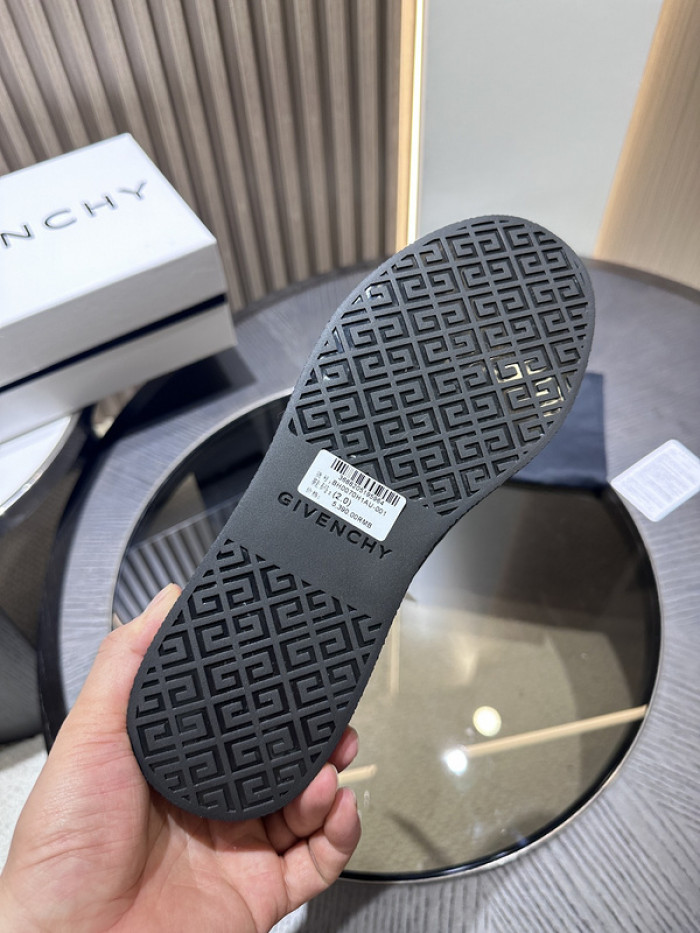 Givenchy Sneakers 660044