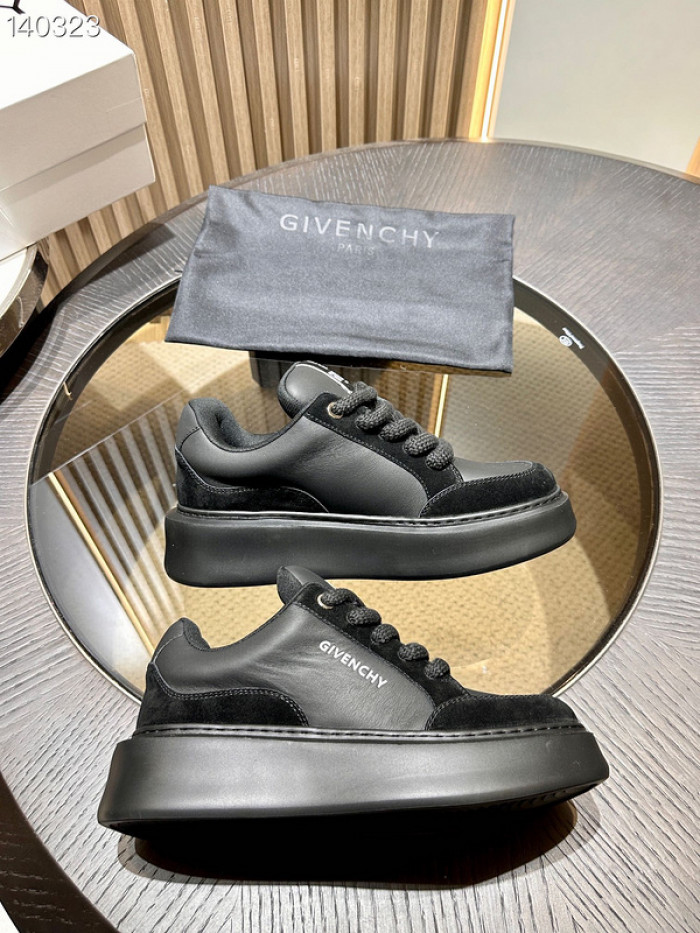 Givenchy Sneakers 660018