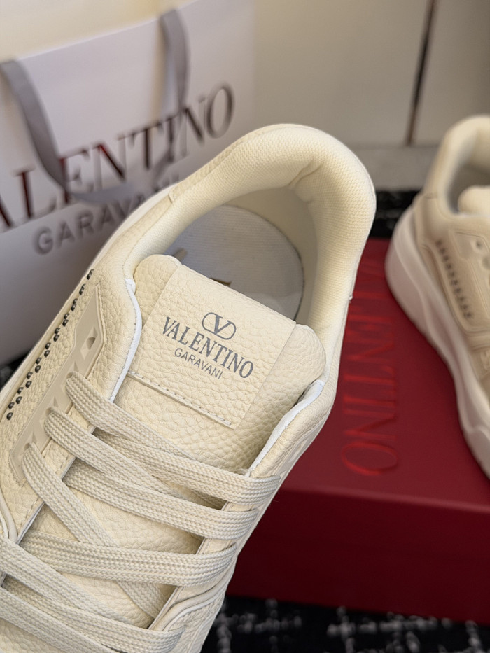 Va1e*ntin0 SNEAKERS VT050