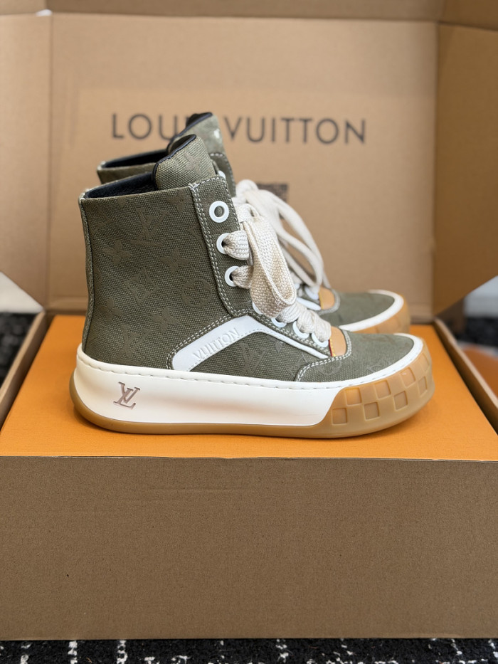LV sneakers L0000856