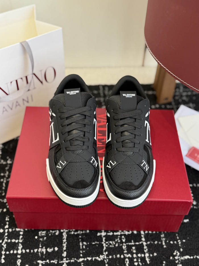 Va1e*ntin0 SNEAKERS VT062