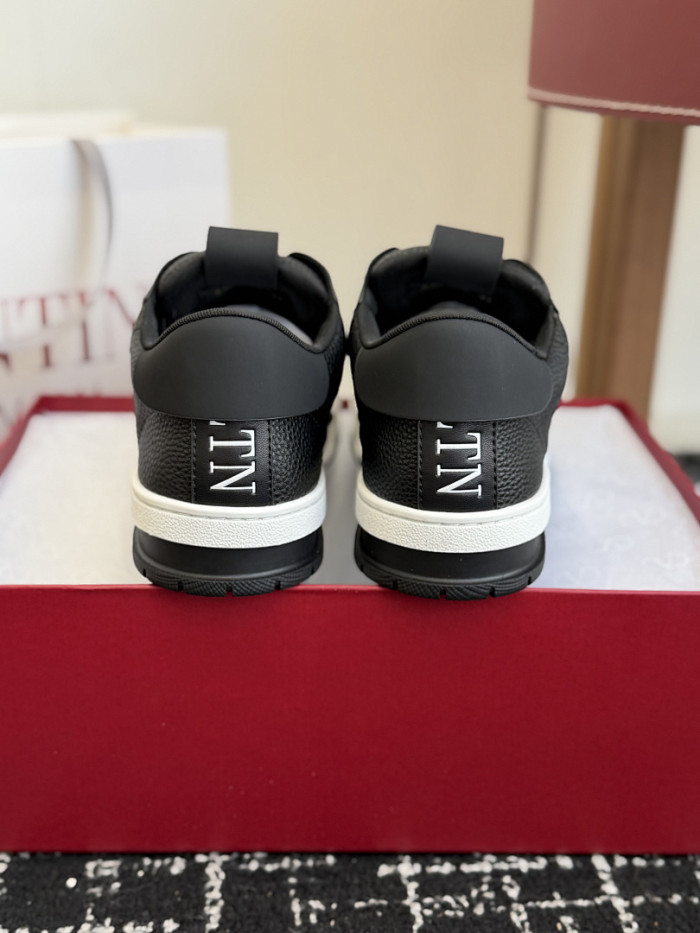Va1e*ntin0 SNEAKERS VT062
