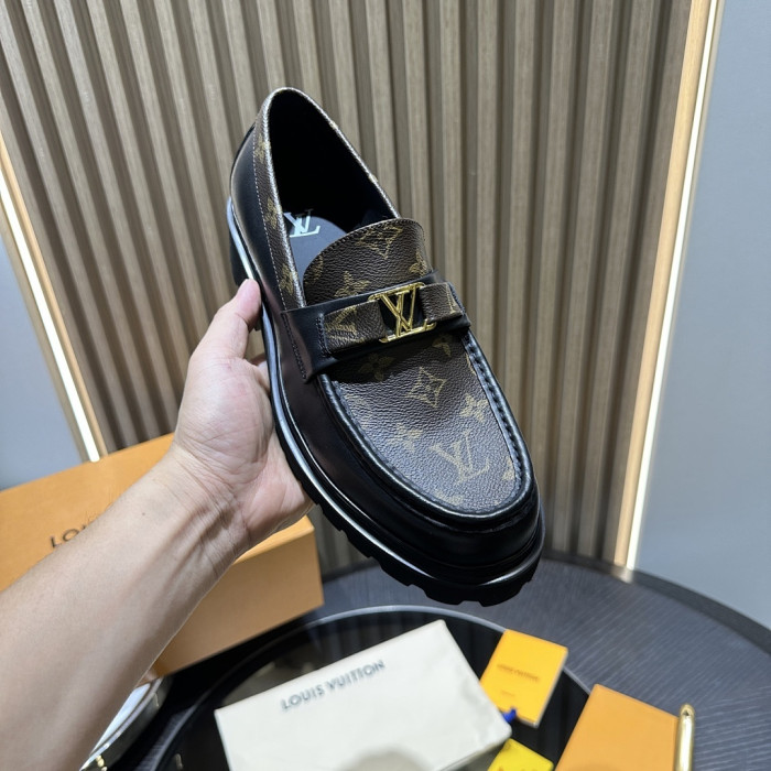 LV LOAFERS L0000748